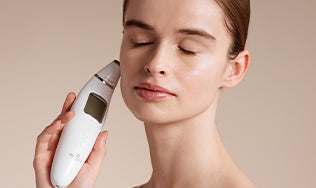 Reinvo combines microdermabrasion and vacuum therapy to deliver intense exfoliation without damaging your precious skin barrier